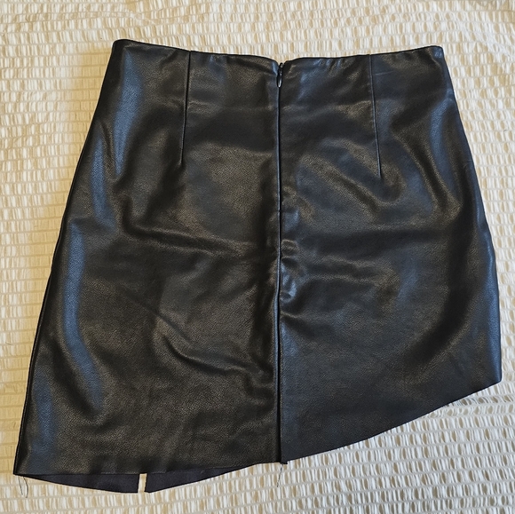 Forever 21 - Black Asymmetrical Faux Leather Skirt - Picture 2 of 7